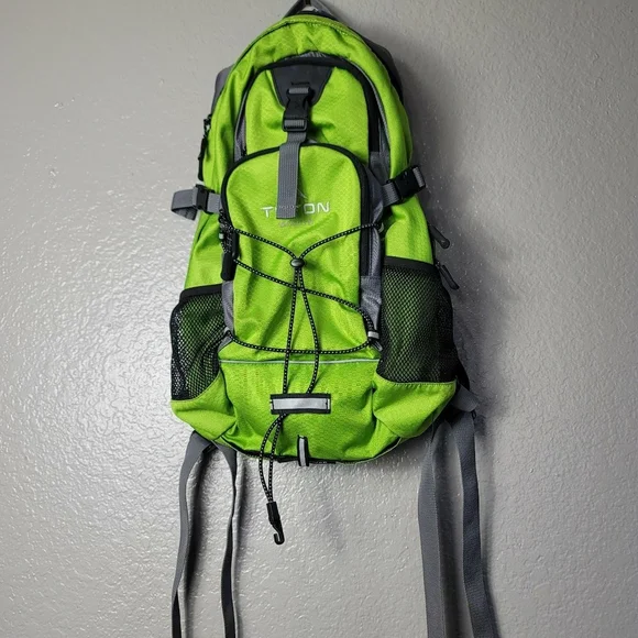 Teton Sports Oasis 1100 Hydration Hiking Backpack Green - Picture 2 of 11